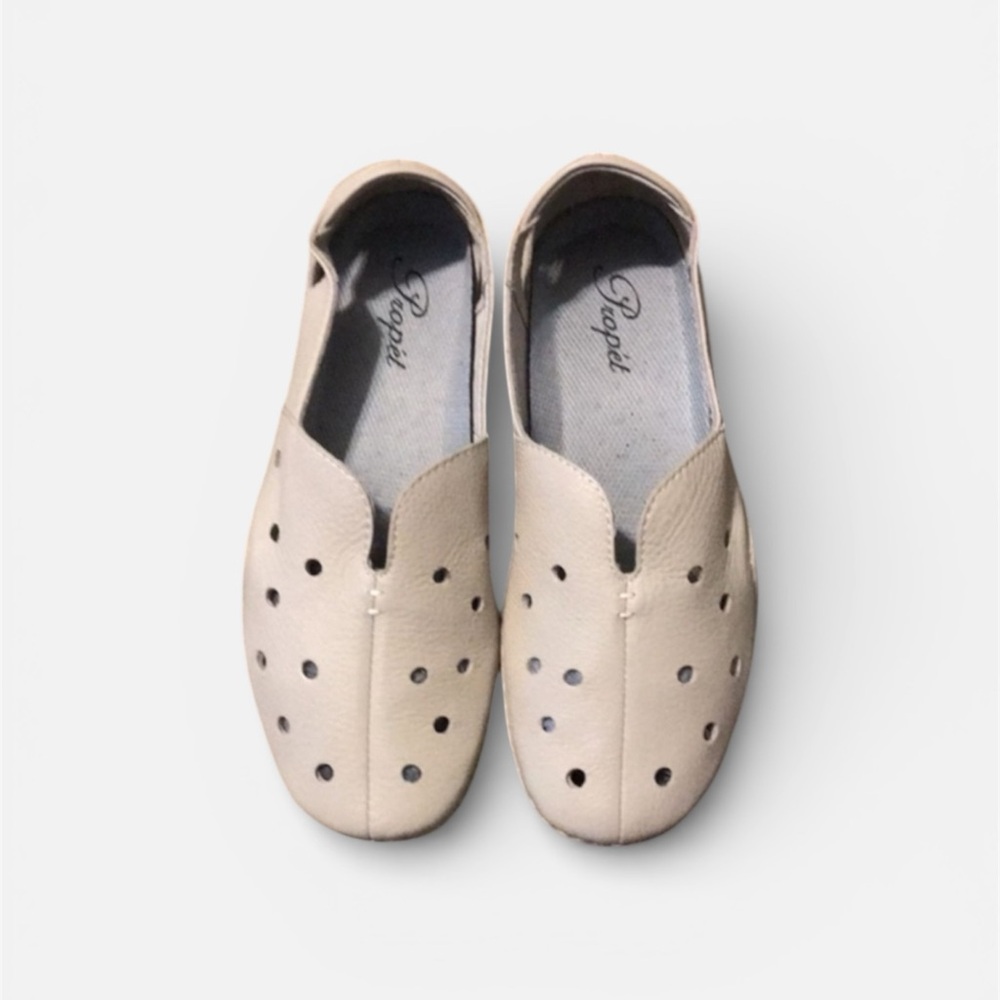 Propet Robin Leather Round Toe Cutout Design Loafers in Bone Size 6